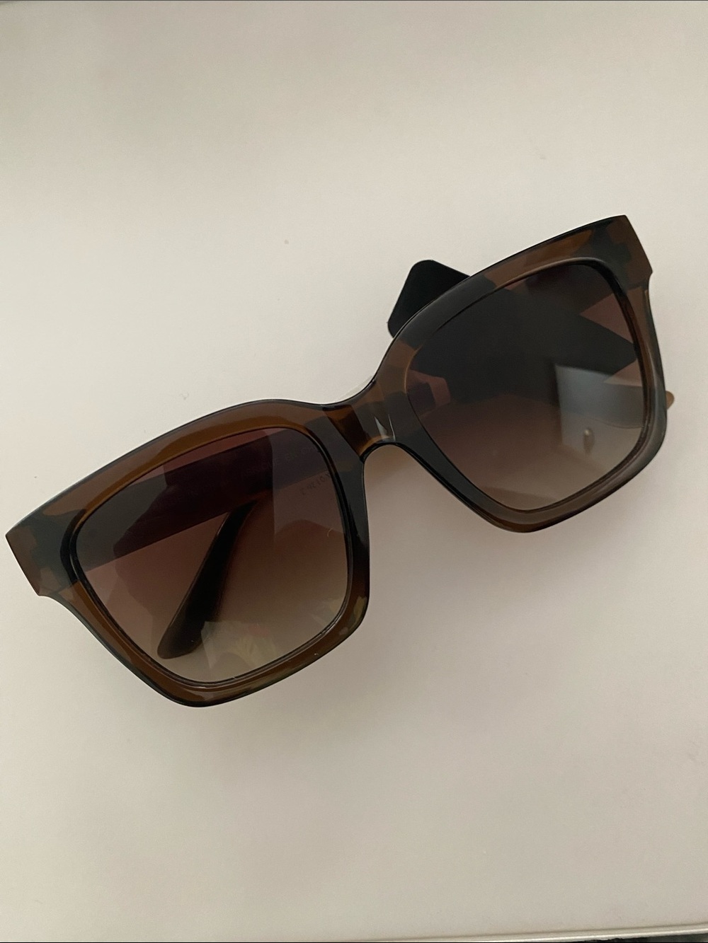 House of Harlow 1960 Brown Gradient Oversized Sunglasses